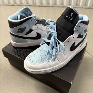 Nike Air Jordan High-Top Sneakers in Black and Light Blue men 8.5
